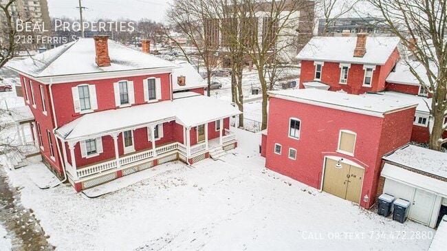 Building Photo - 218 Ferris St