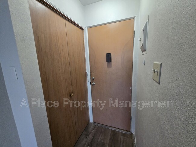 Foto del edificio - 2727 Hampton Ave