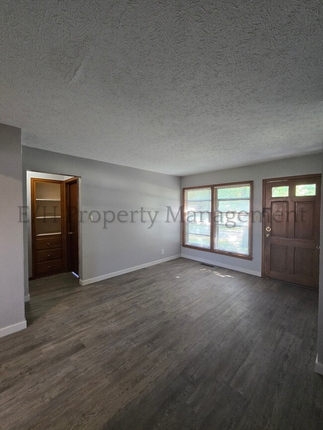 Building Photo - 751 S Governeour Rd