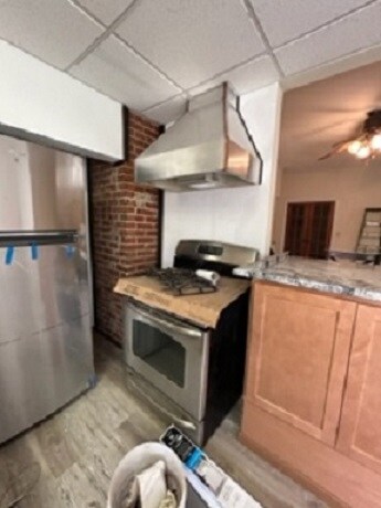 kit. refrig. stove - 2110A Adams St