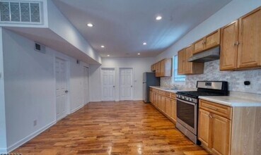 Building Photo - 131 Sylvan Ave