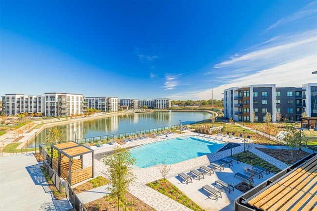 Building Photo - 10505 Deerwood Rd