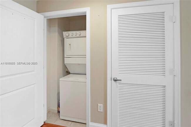 Foto del edificio - 10 Aragon Ave