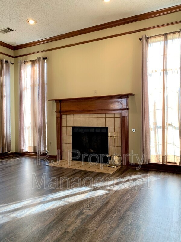 Building Photo - 6678 Spencer Forest Cove W