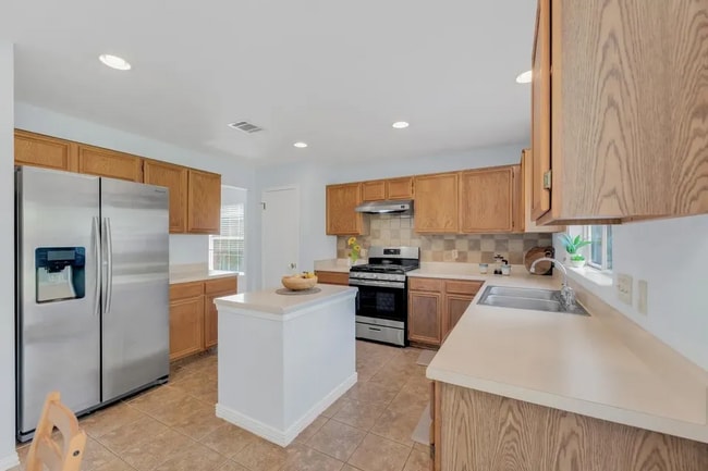 Foto del edificio - 16914 Dorman Dr