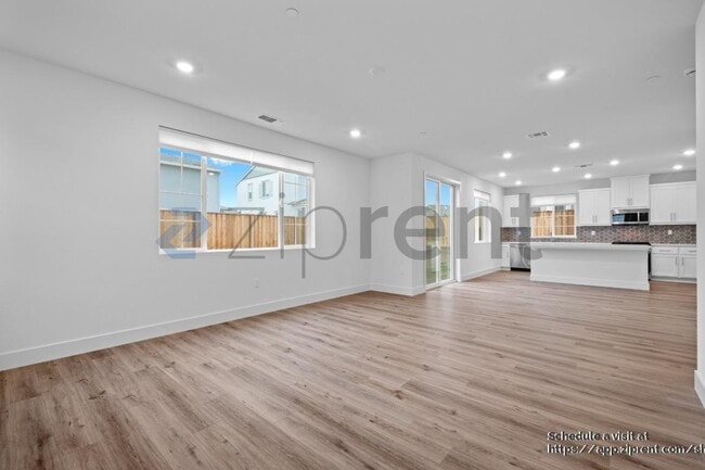 Building Photo - Unit