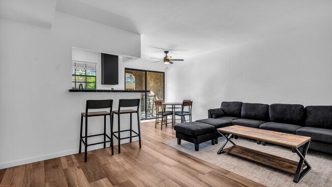 Building Photo - 5300 E Waverly Dr