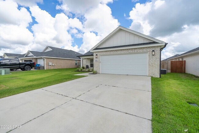 Foto del edificio - 3800 Redbud Wy