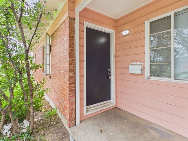 Building Photo - 2711 Duncan Dr