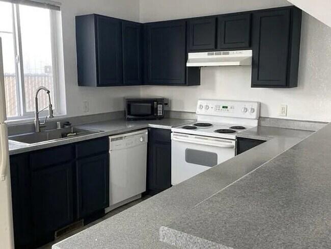 Foto del edificio - 1313 Powell Ln