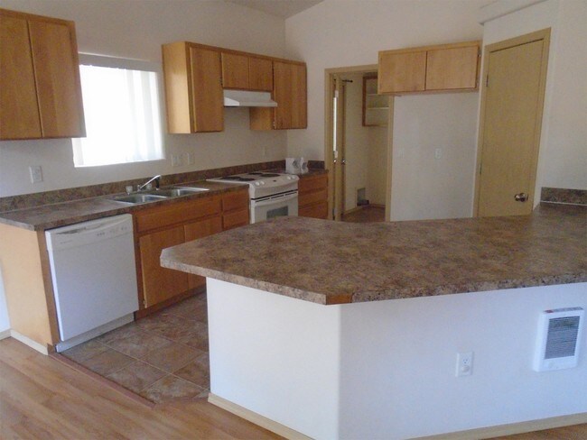 Foto del edificio - 5575 Radell Ct SE