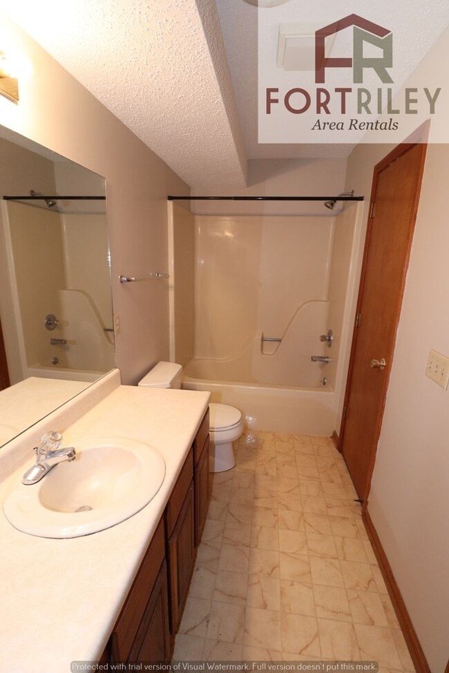 Building Photo - Duplex for rent
