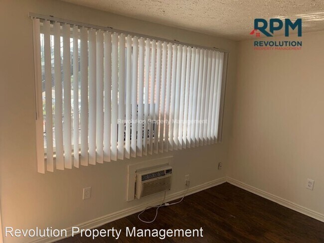 Building Photo - 2 br, 1 bath House - 246 E Helm Ave #10