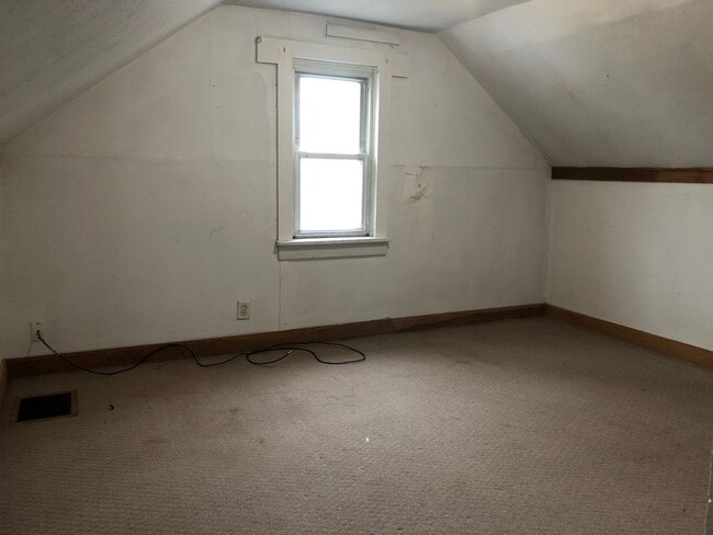 Building Photo - 917 Kern St