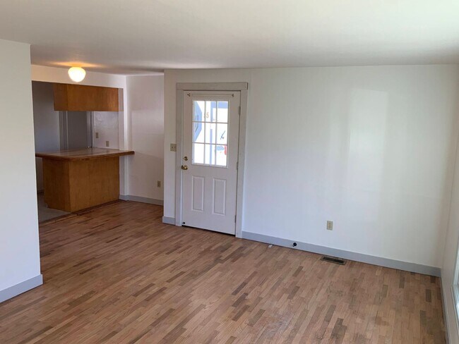 Building Photo - 3 Bedroom House in Whiteaker
