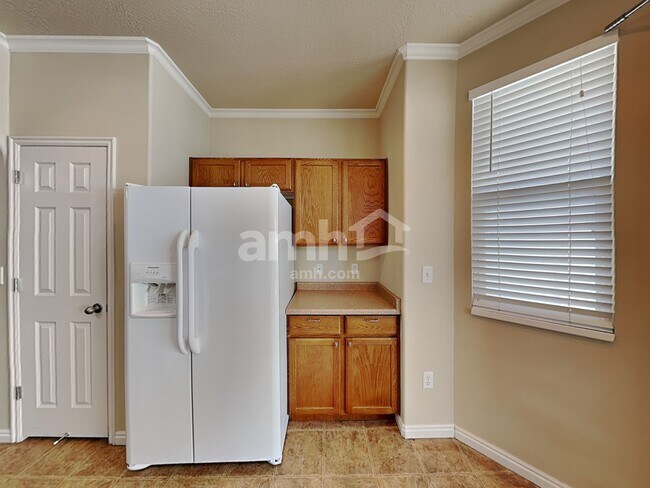 Foto del edificio - 738 Skipton Dr W