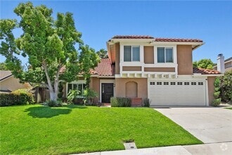 Building Photo - 28501 El Sur