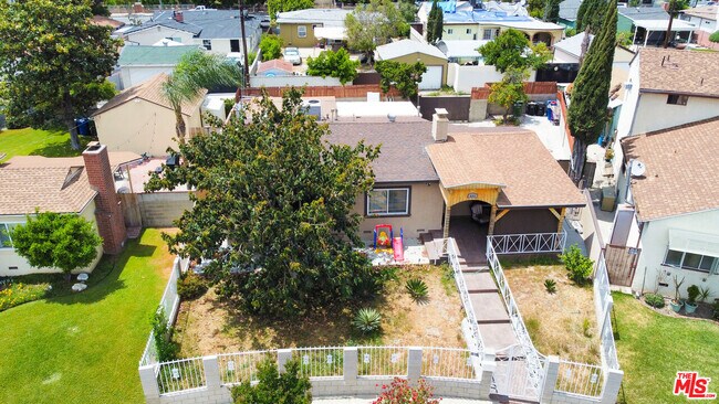 Foto del edificio - 8149 Alcove Ave