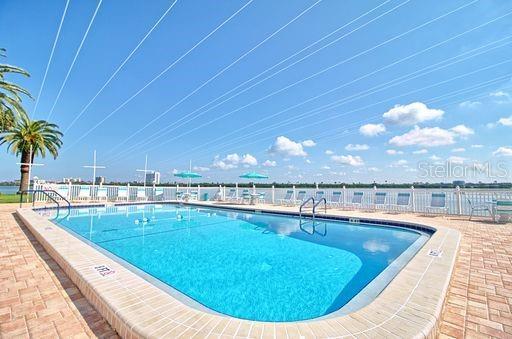 Foto del edificio - 868 Bayway Blvd