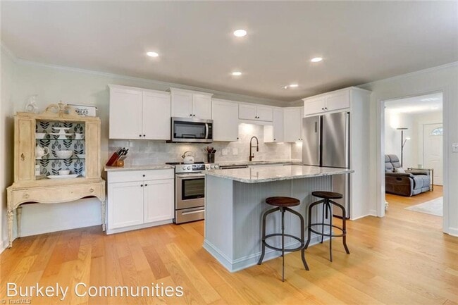 Building Photo - 3 br, 2 bath House - 2109 Cleburne St