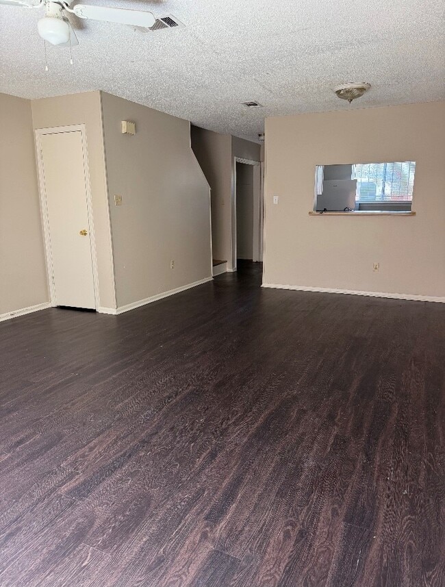 Building Photo - 8911 GSRI Ave