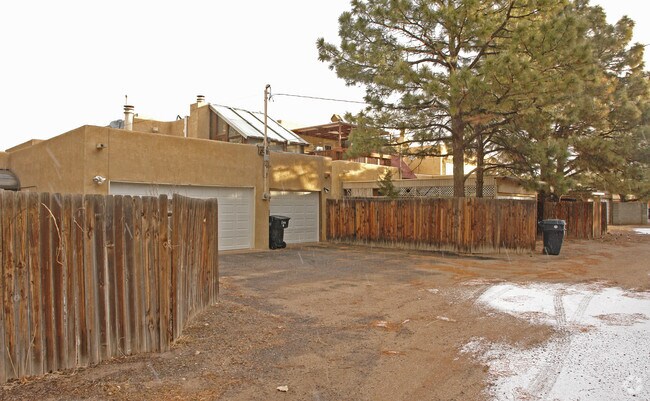 Foto del edificio - 6110-6122 Gibson Blvd SE