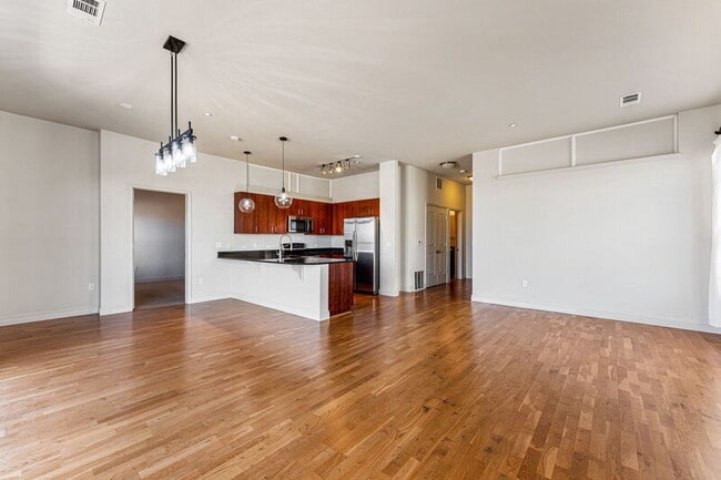 Building Photo - 5401 S Park Terrace Ave