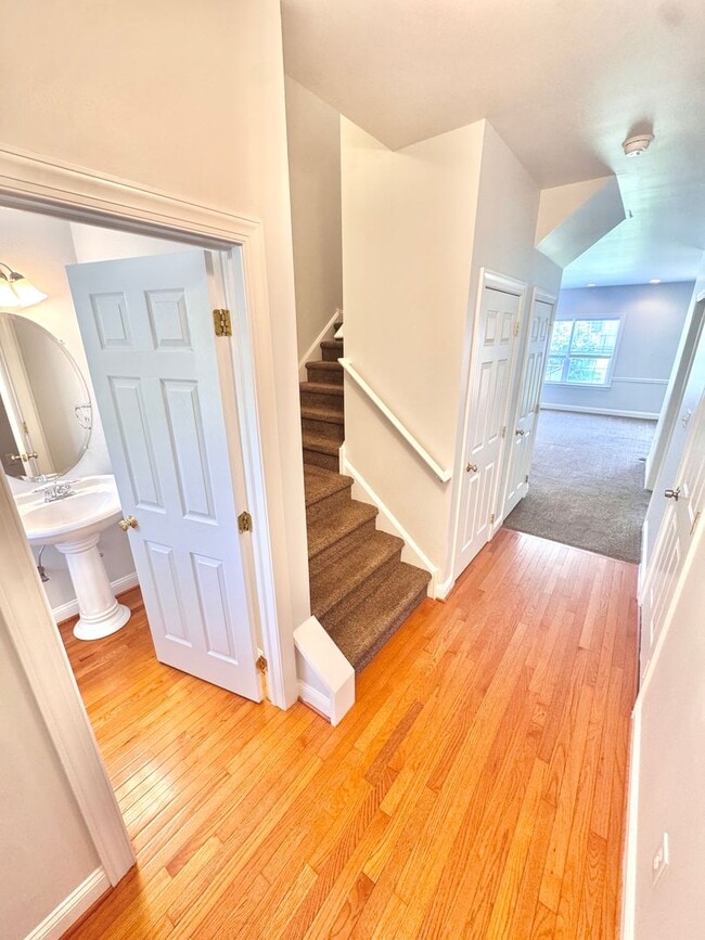 Building Photo - THREE BEDROOM/2.5 BATH TOWNHOME in EAST PENN School District