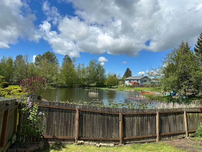 Building Photo - Ferndale 3 Bedroom 2 bath Rambler Small Pe...