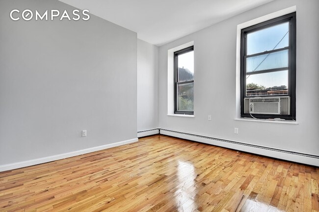 Foto del edificio - 307 E 105th St