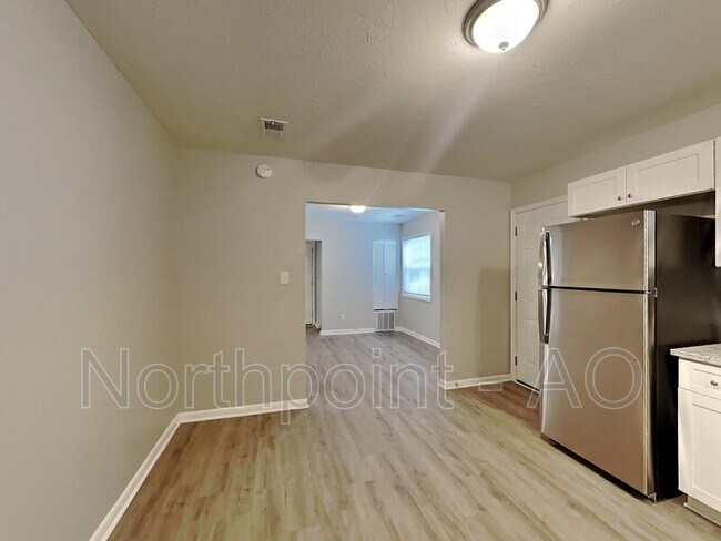 Foto del edificio - 1542 Flicker Rd