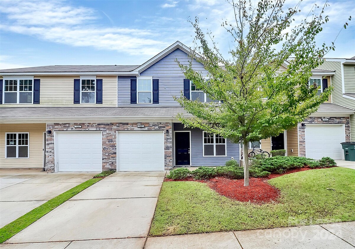 Foto principal - 7107 Adare Mews Rd