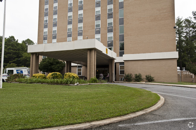 Building Photo - Vineville Christian Towers