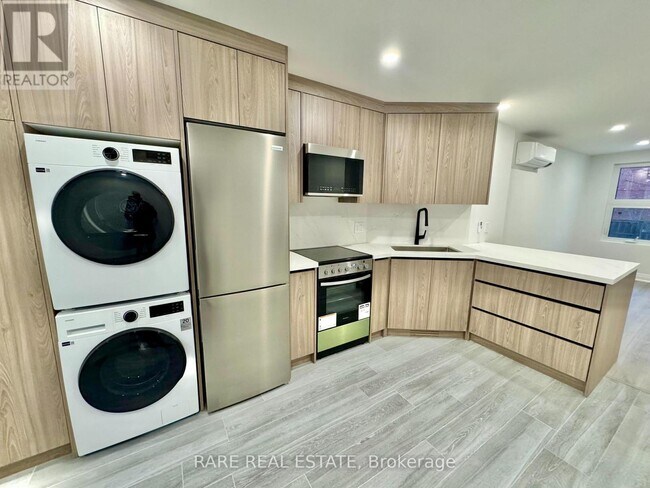 Building Photo - 783 Dovercourt Rd