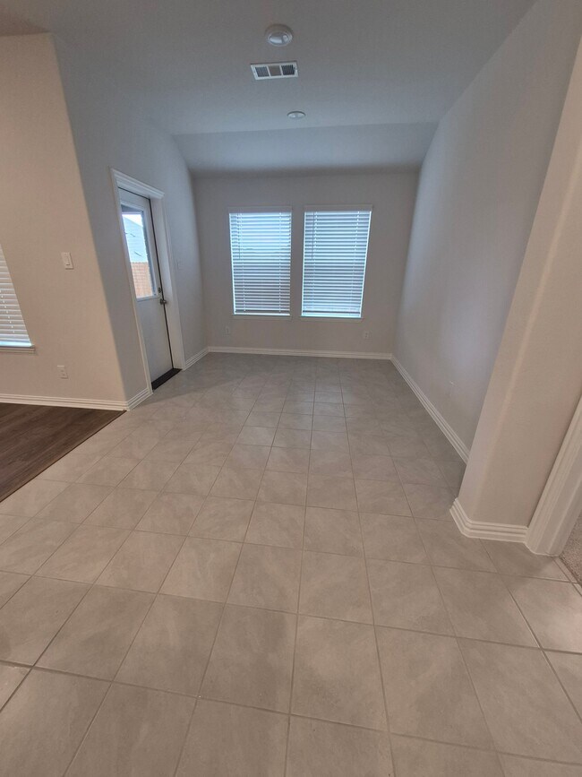 Foto del edificio - 3041 Hollybrook Ln