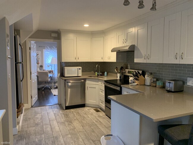 Foto del edificio - 2 br, 1 bath House - 77 Linden St. #33 3