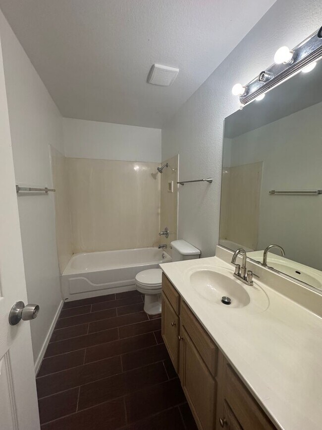 Foto del edificio - 2 BEDROOM TOWNHOME IN MESA
