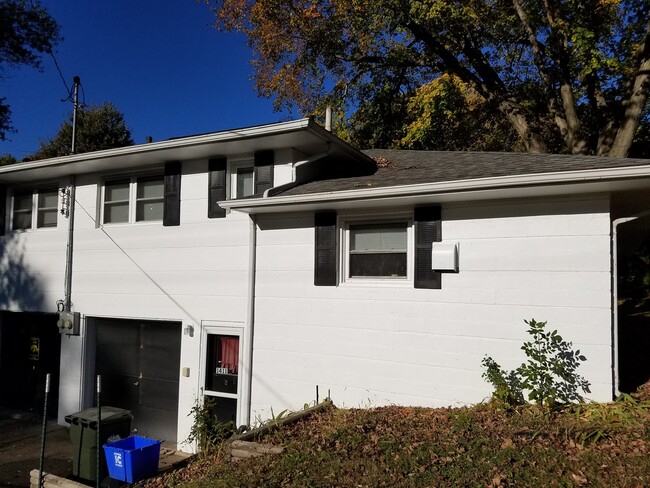 Building Photo - 1409/1411 E. Court