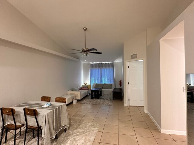 Foto del edificio - 1246 SE 8th St