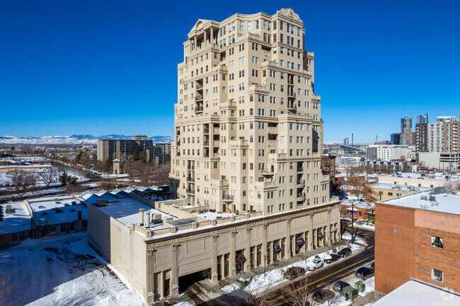 Building Photo - 300 W 11th Ave