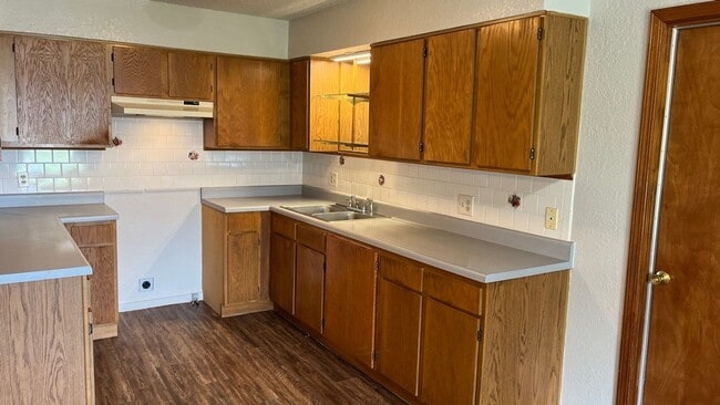 Building Photo - 3 Bed 2 Bath in OKC! Half off on the first month's rent.