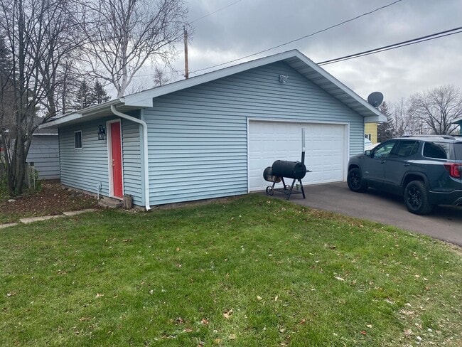 Building Photo - Spacious 3 Bedroom Billings Park Home with...