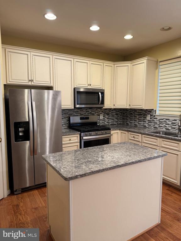 Building Photo - 13097 Park Crescent Cir