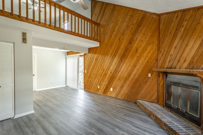 Foto del edificio - 3380 Shadowlawn Dr