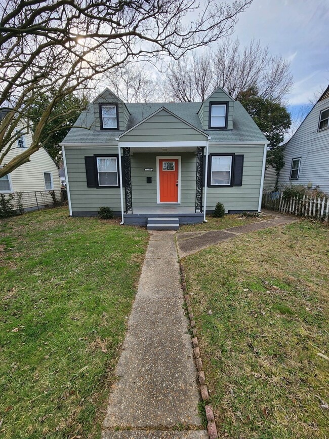 Building Photo - 1105 E 16th St