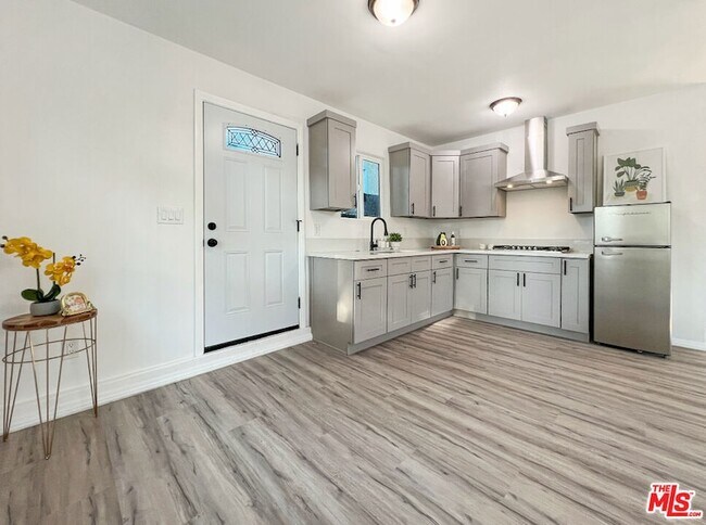 Foto del edificio - 8946 Bryson Ave