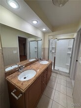 Building Photo - 215 Locksley Rd