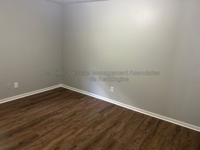 Foto del edificio - 102 Hill Pine Trail