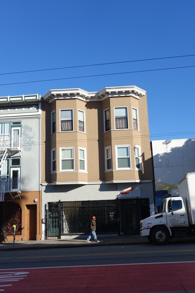 Building Photo - 2217-2221 Mission St