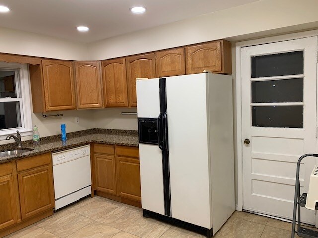 kitchen 2 - 102 Hyatt Ave